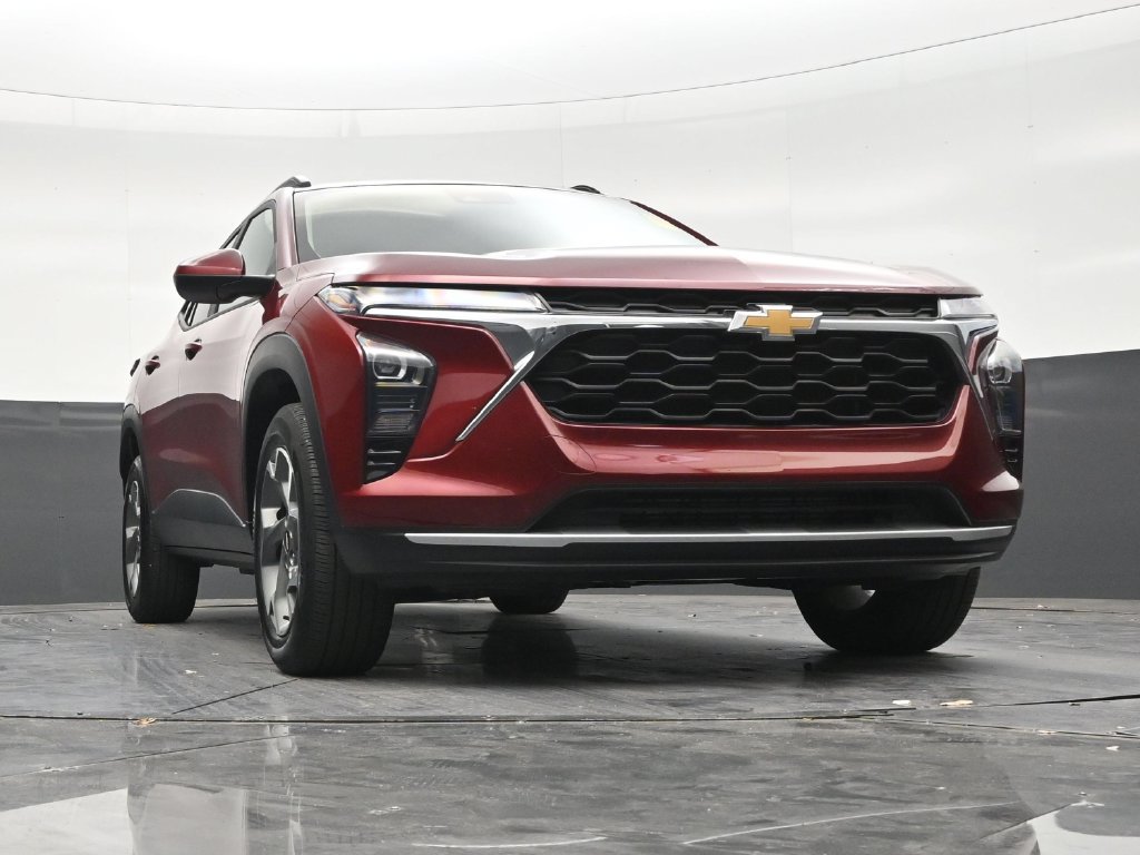 Used 2025 Chevrolet Trax LT FWD image 26