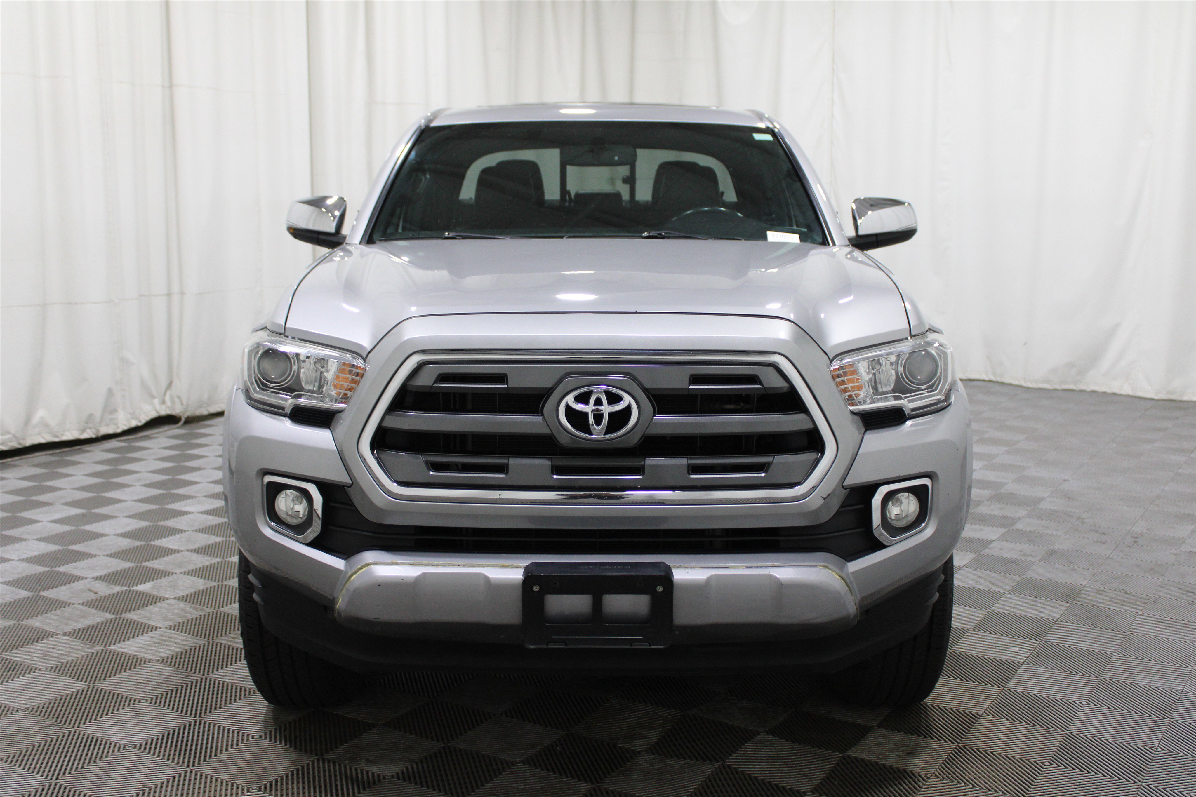 Used 2016 Toyota Tacoma Limited image 43