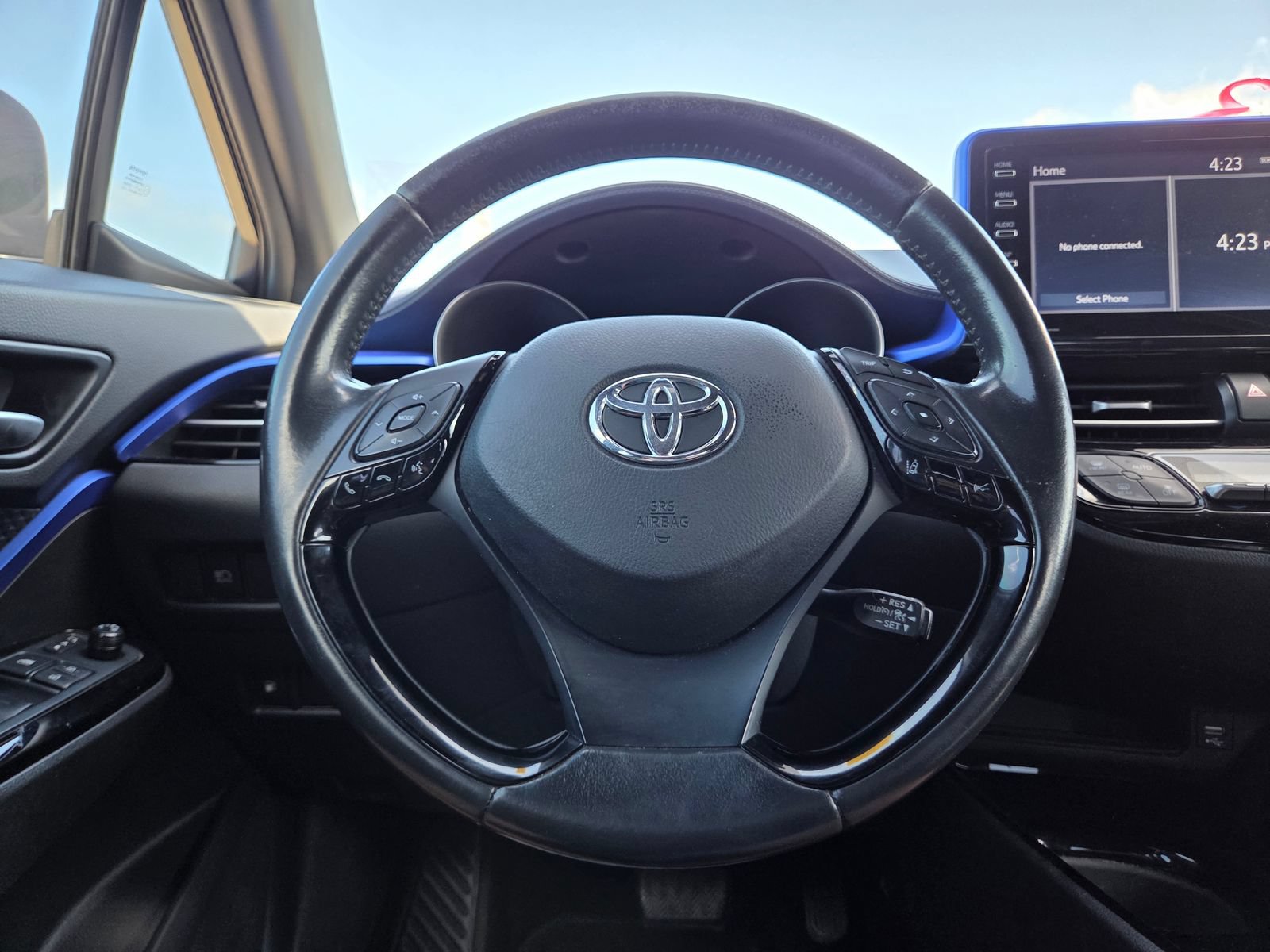 Used 2022 Toyota C-HR XLE FWD image 11