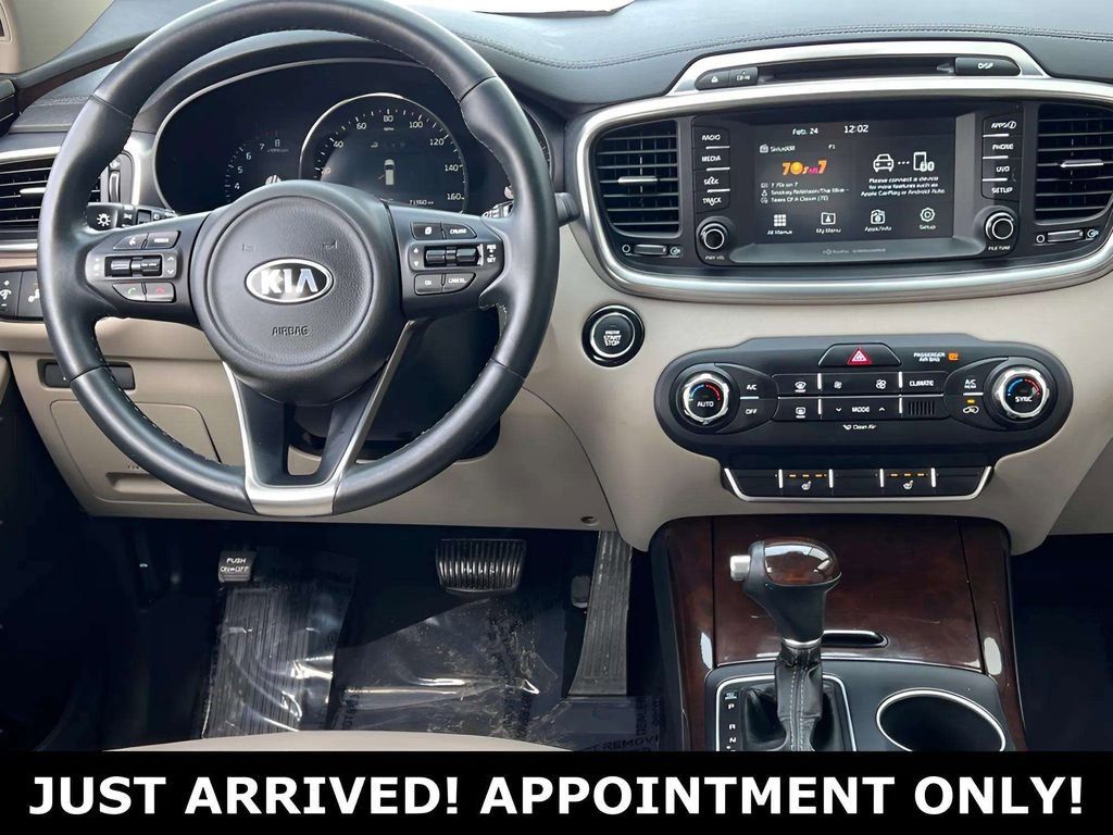 Used 2017 Kia Sorento EX image 9