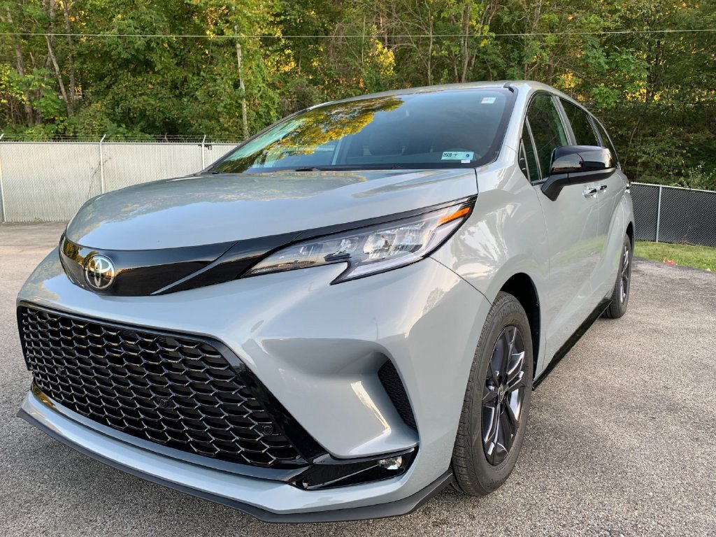 New 2026 Toyota Sienna XSE AWD/4WD image 33