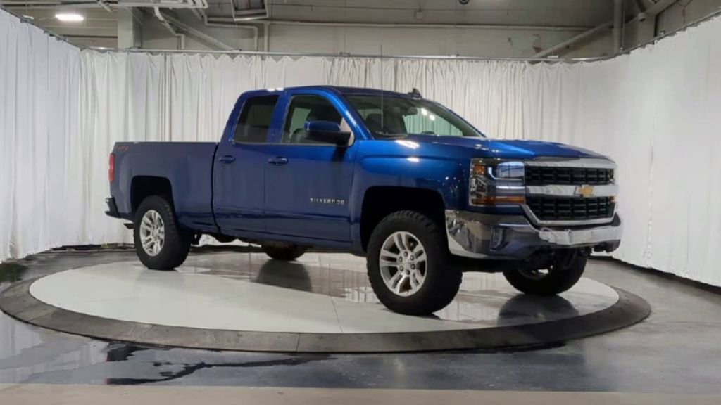 Used 2019 Chevrolet Silverado 1500 LT w/ All Star Edition image 3