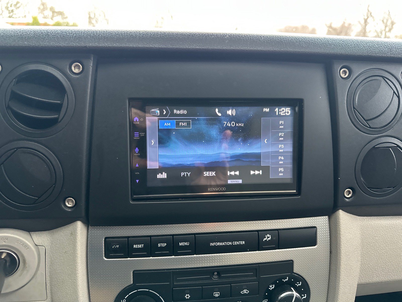 Used 2006 Jeep Commander Limited AWD/4WD image 41
