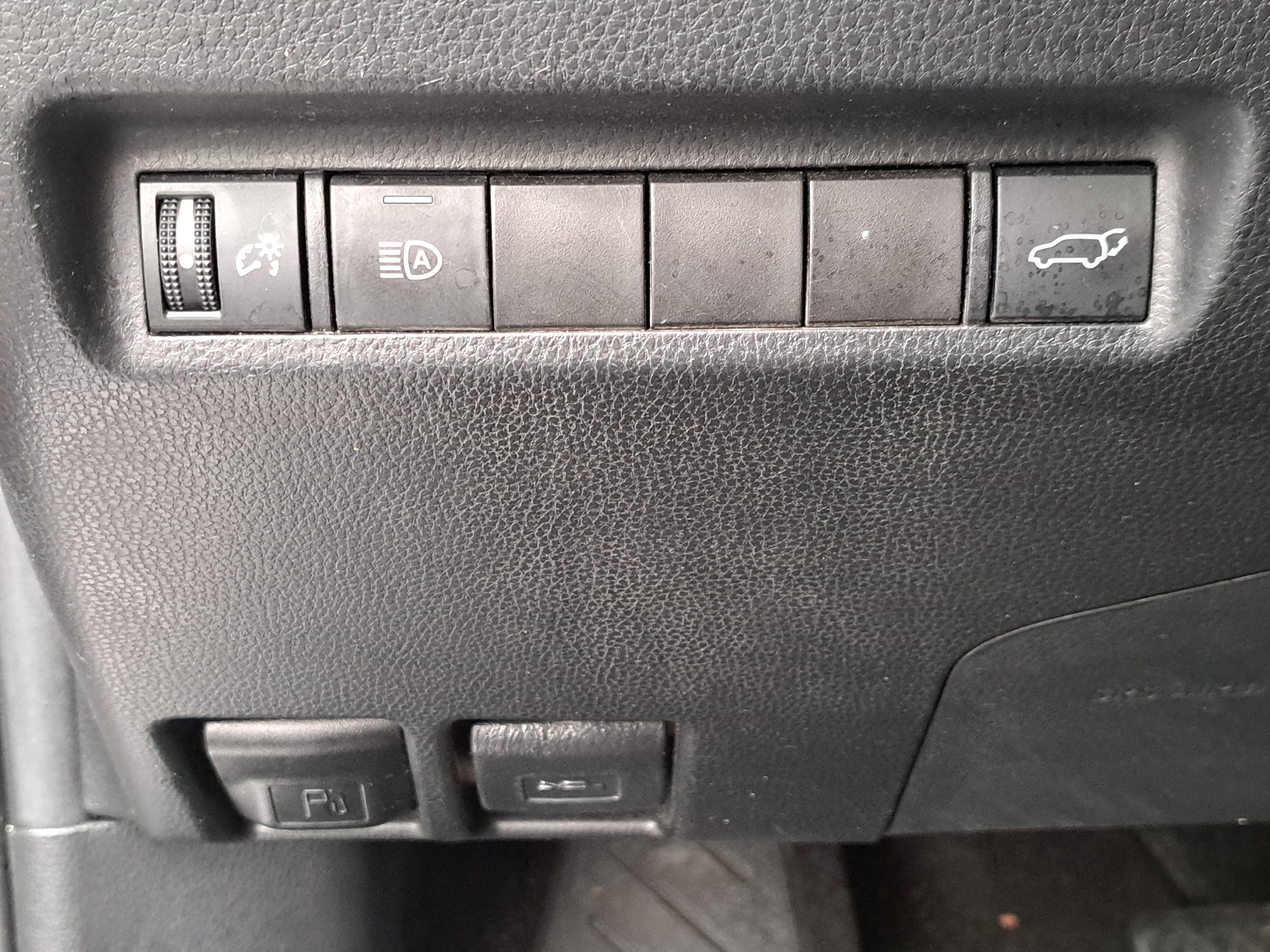 Used 2021 Toyota RAV4 XLE image 18