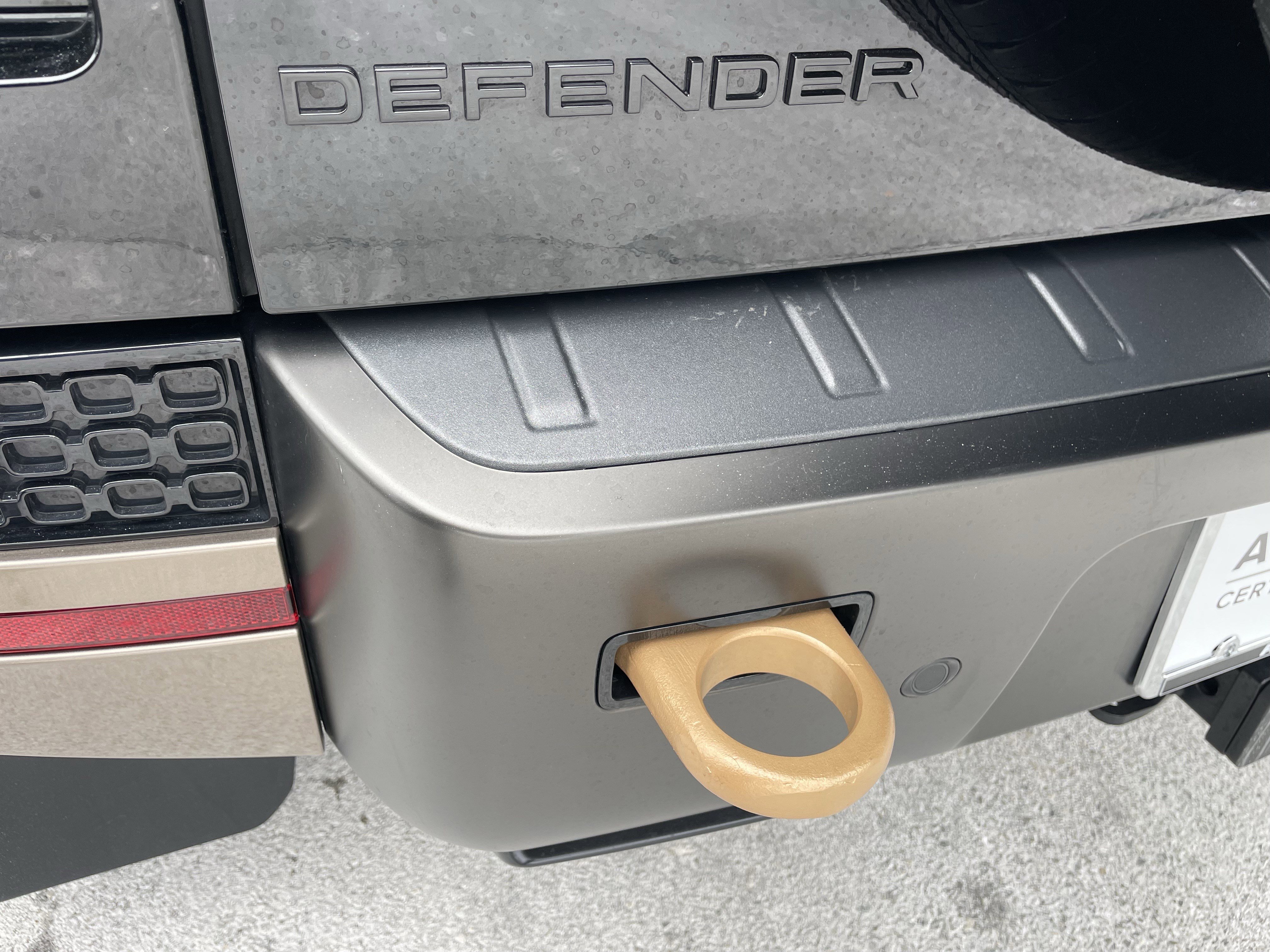 Used 2025 Land Rover Defender 110 image 33