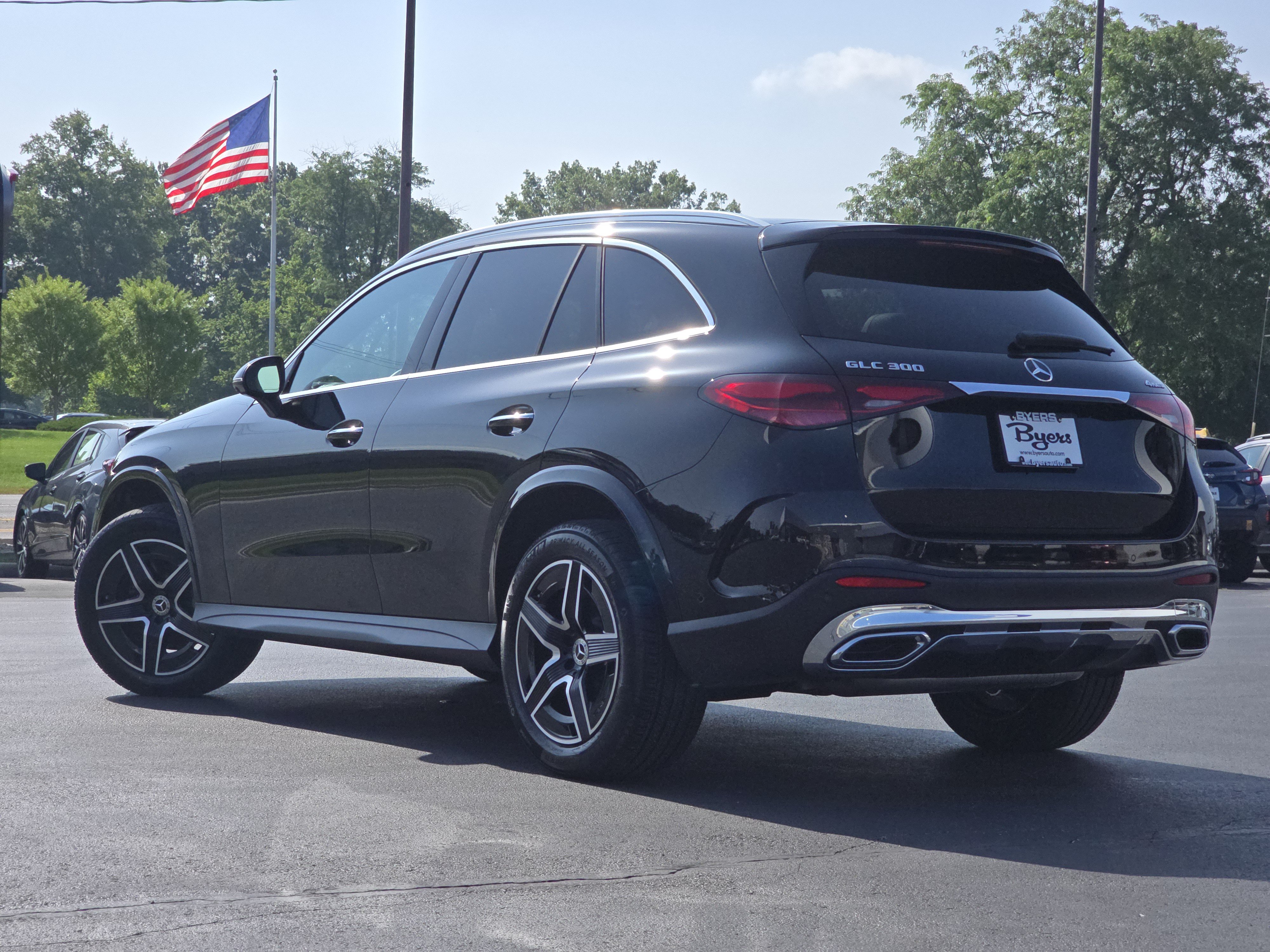 Used 2024 Mercedes-Benz GLC 300 4MATIC image 5