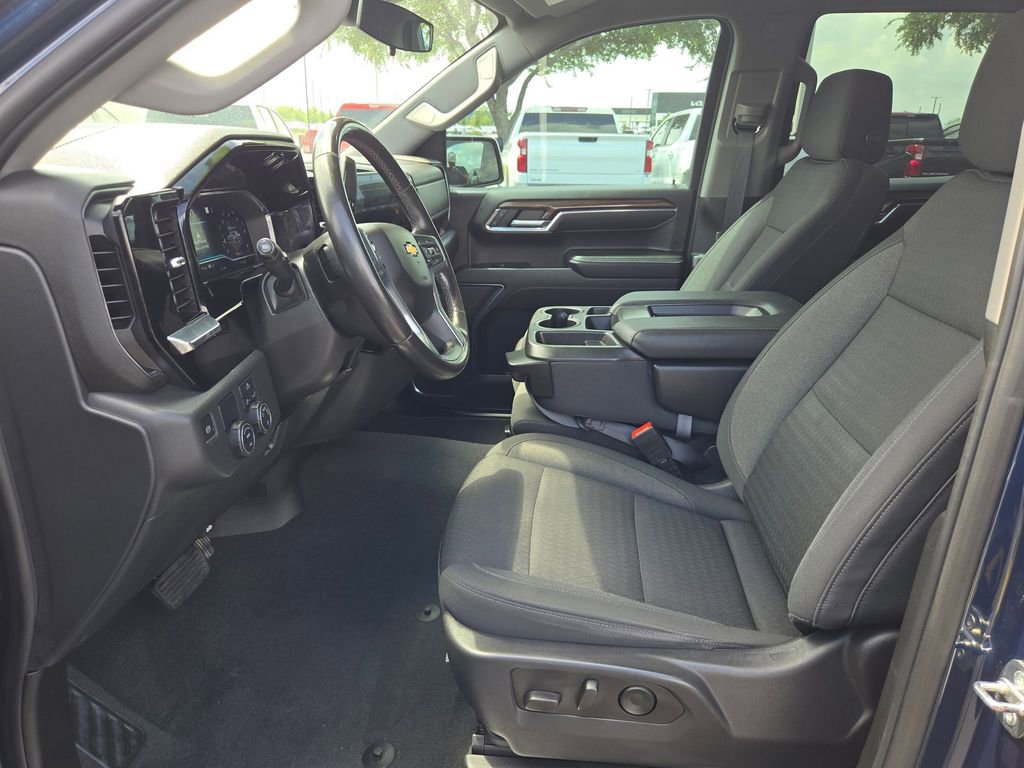 Used 2022 Chevrolet Silverado 1500 LT RWD image 9