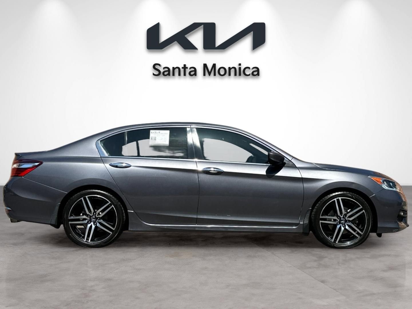 Used 2017 Honda Accord Sport image 7