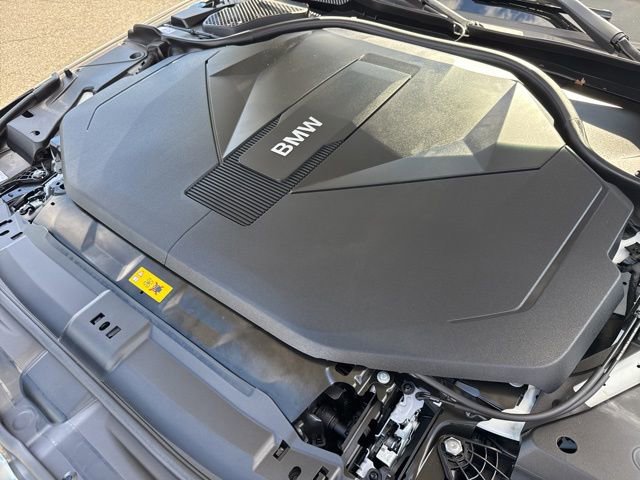 Used 2024 BMW i5 eDrive40i w/ M Sport Package RWD image 39