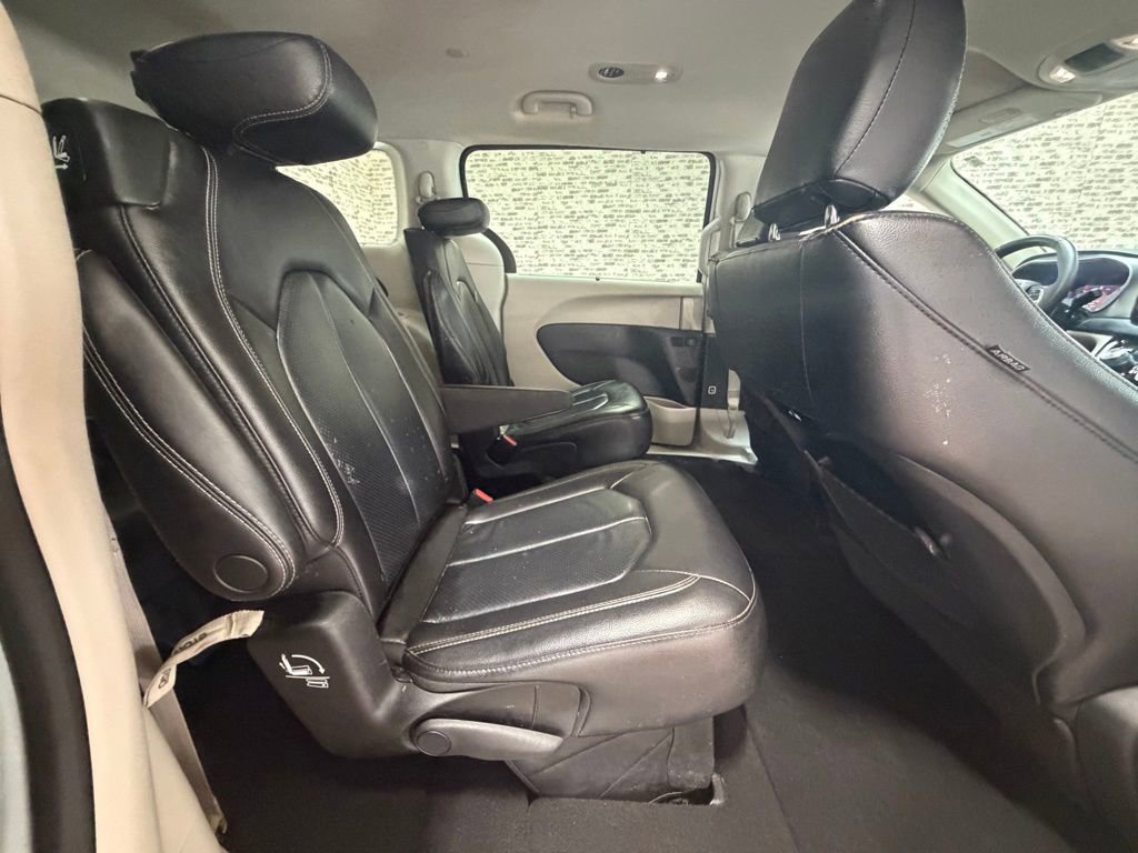 Used 2022 Chrysler Pacifica Touring-L FWD image 10
