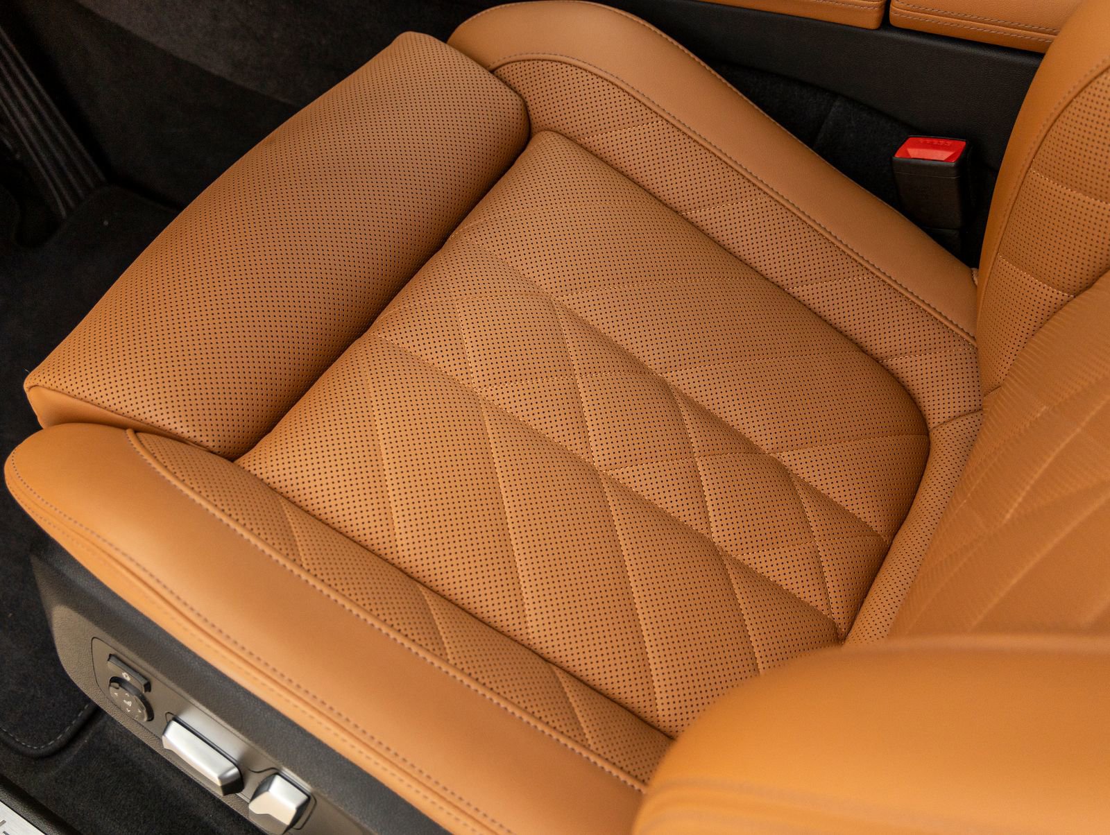 Used 2024 BMW X5 xDrive40i w/ Parking Assistance Package image 18