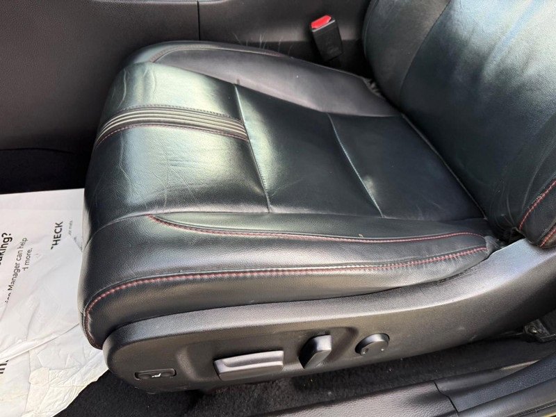 Used 2019 Toyota Highlander SE image 25