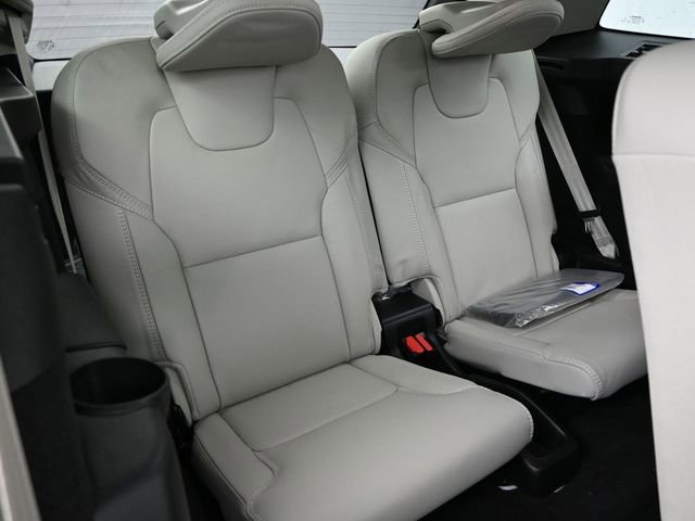 Used 2024 Volvo XC90 B6 Ultimate w/ Protection Package Premier image 21