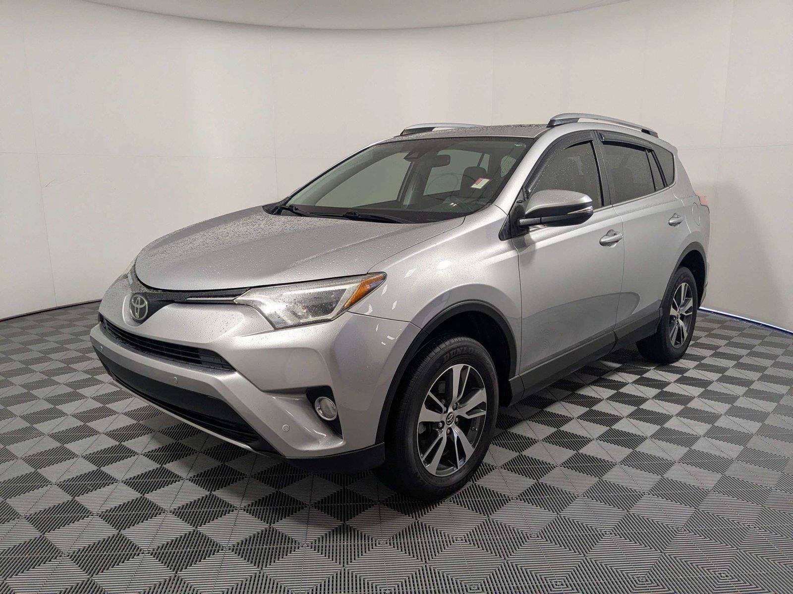 Used 2018 Toyota RAV4 XLE FWD image 2
