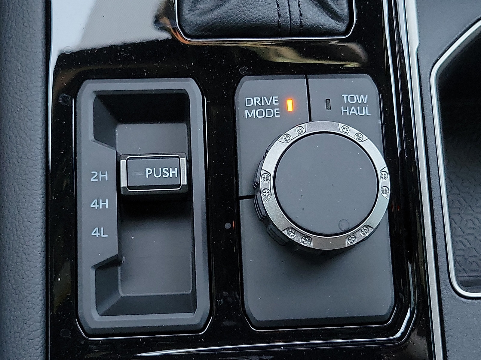 New 2026 Toyota Tundra Limited AWD/4WD image 16