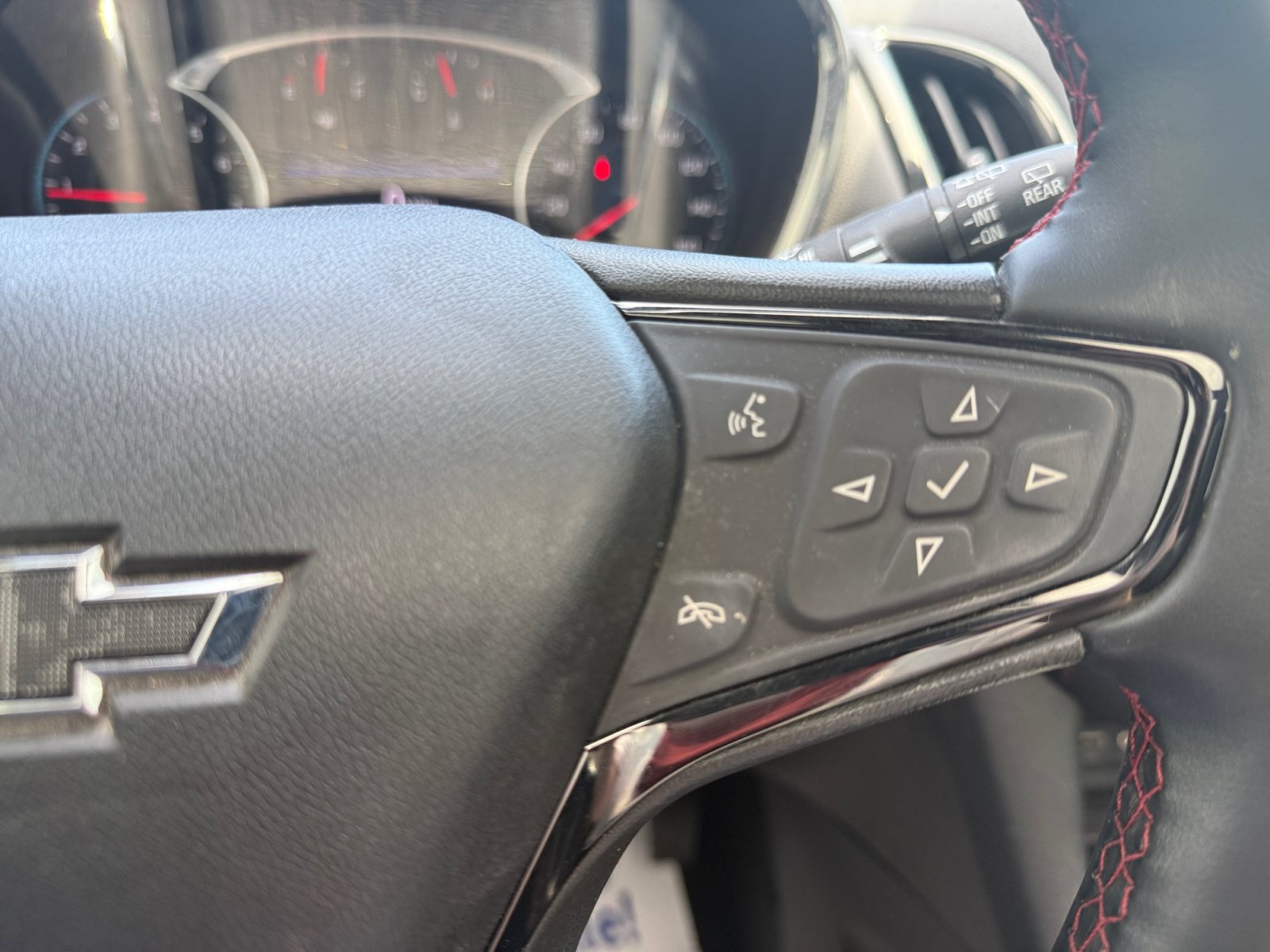 Used 2023 Chevrolet Equinox RS w/ RS Leather Package AWD/4WD image 17
