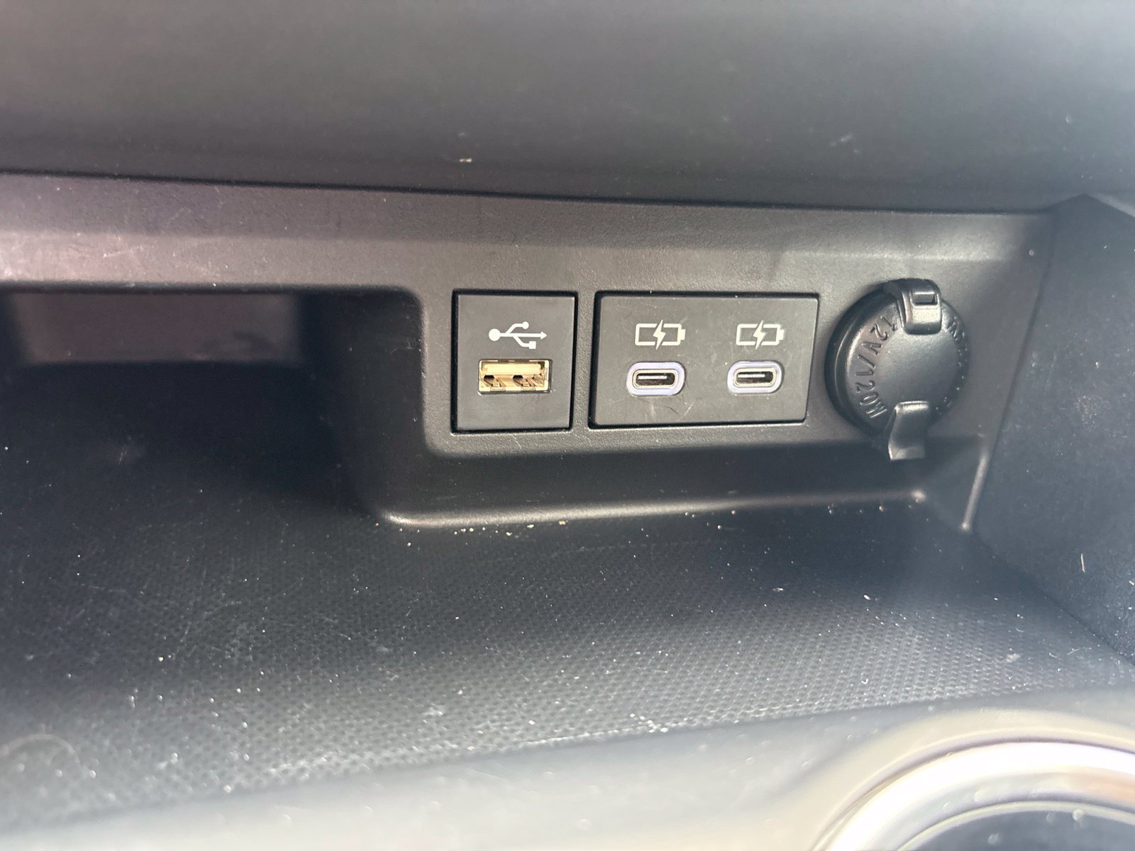 Used 2023 Toyota Highlander XLE FWD image 24