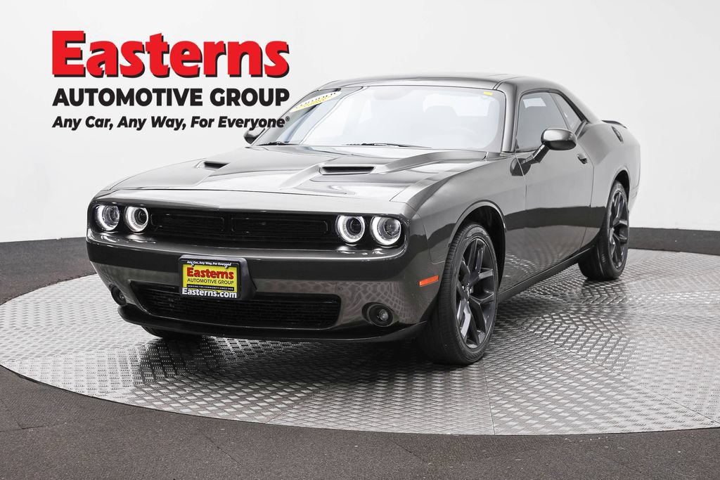 Used 2022 Dodge Challenger SXT w/ Driver Convenience Group RWD image 1