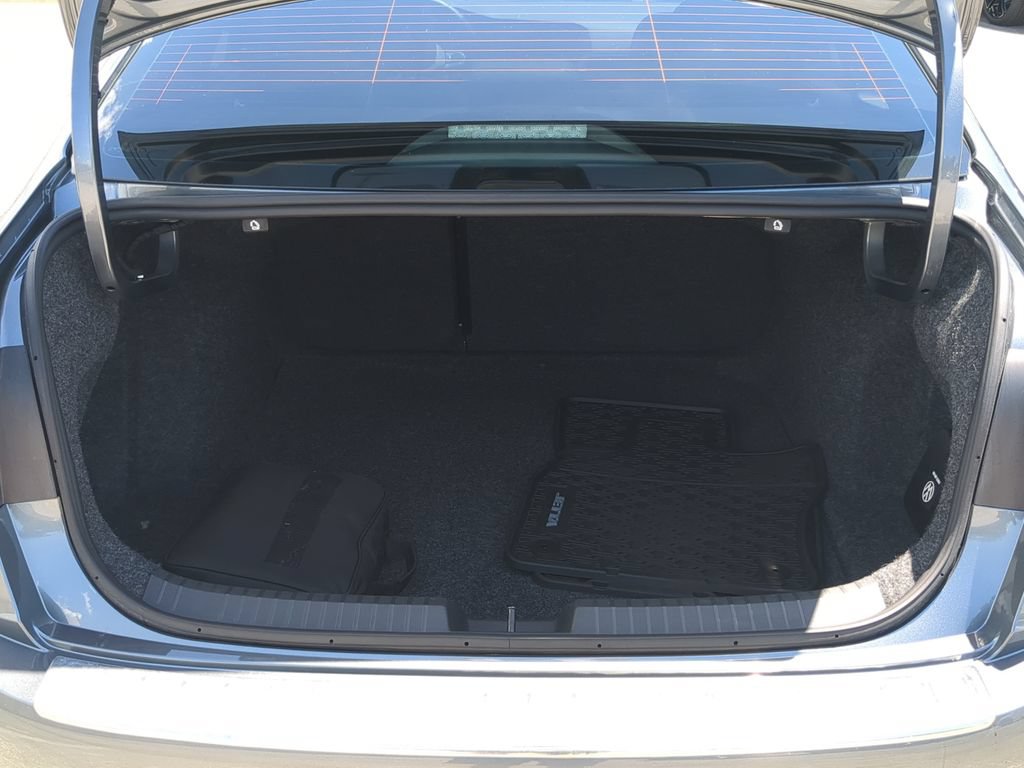 Certified 2024 Volkswagen Jetta SE w/ Panoramic Sunroof Package FWD image 10