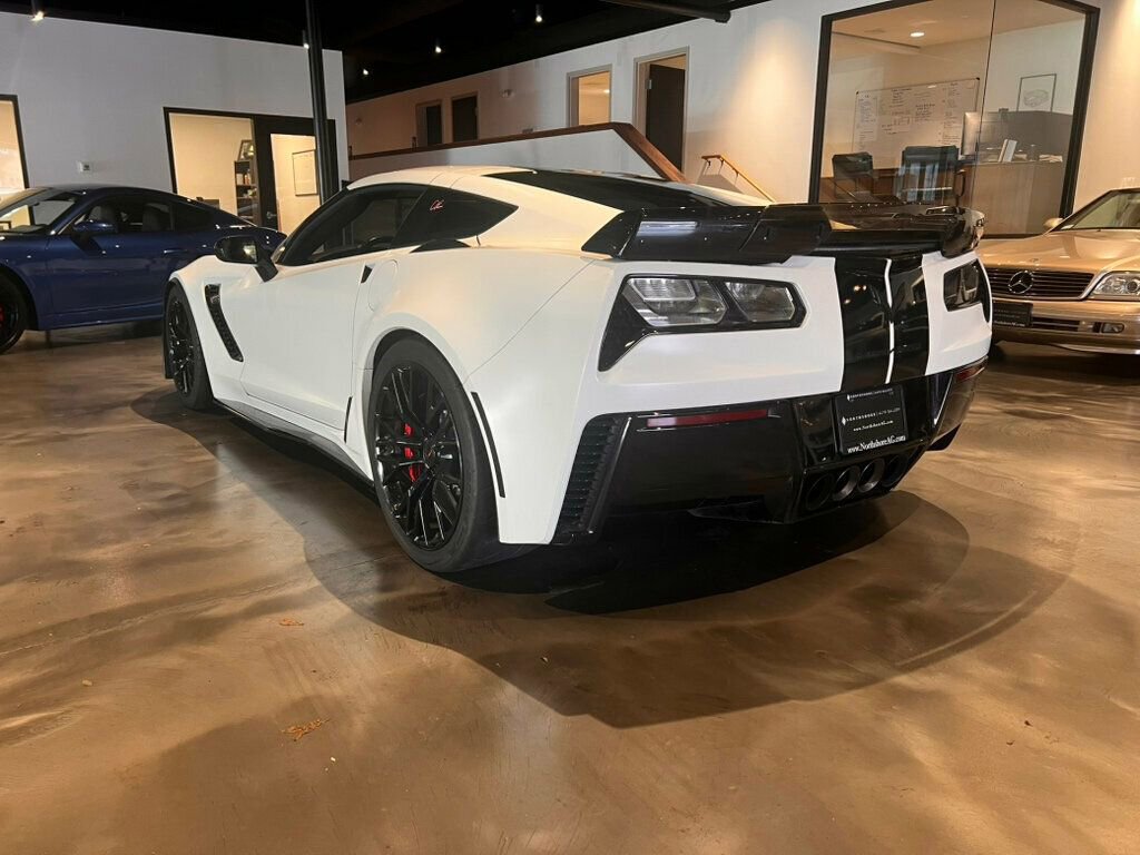 Used 2017 Chevrolet Corvette Z06 w/ Z07 Performance Package image 3