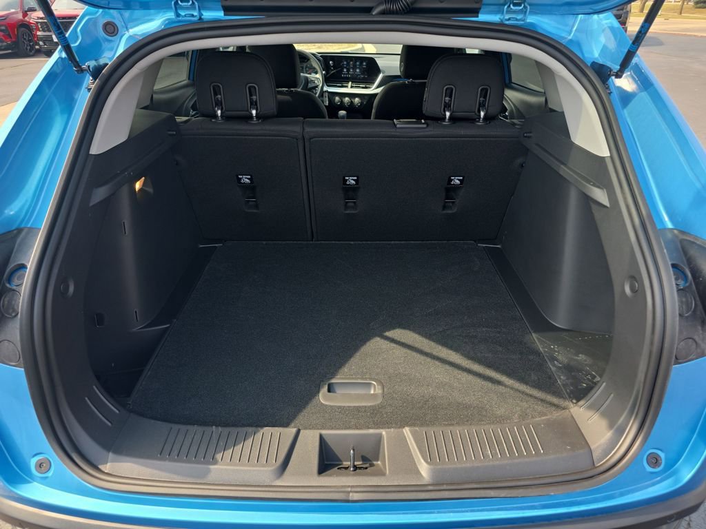 New 2026 Chevrolet Trax LS w/ LS Convenience Package FWD image 24