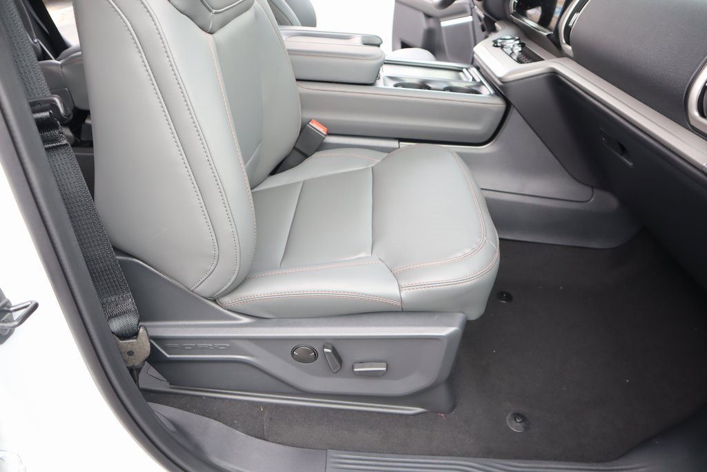 New 2025 Ford Expedition Active image 14