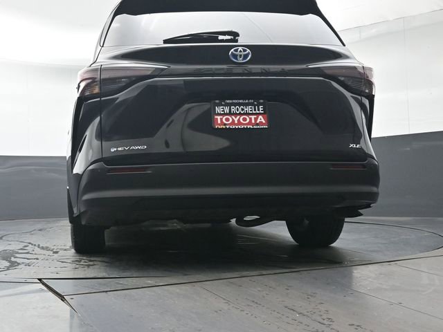 Used 2025 Toyota Sienna XLE image 38