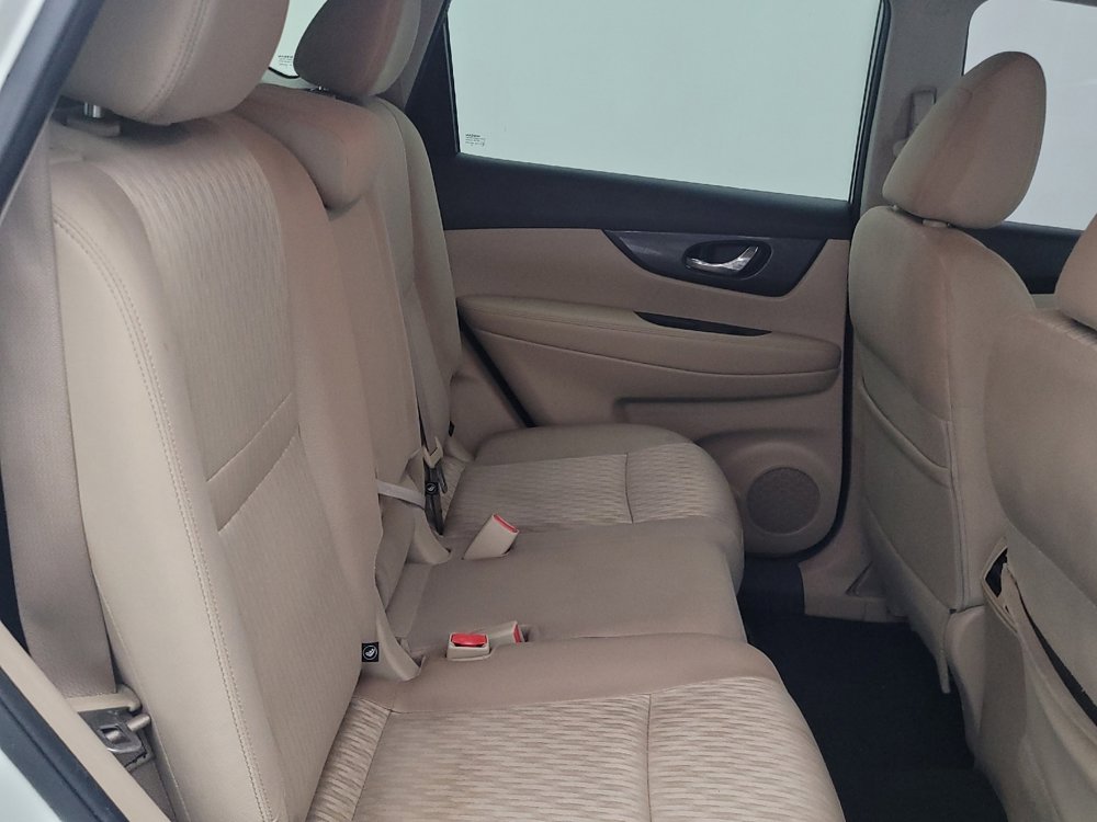 Used 2018 Nissan Rogue SV image 19