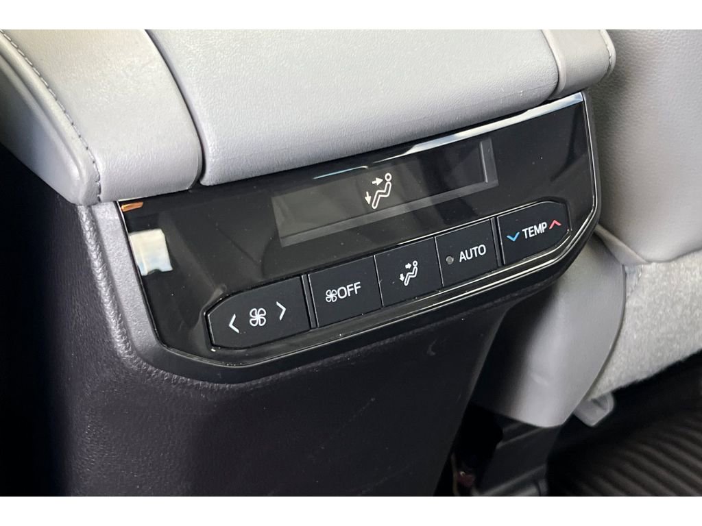 Used 2023 Toyota Highlander XLE image 14