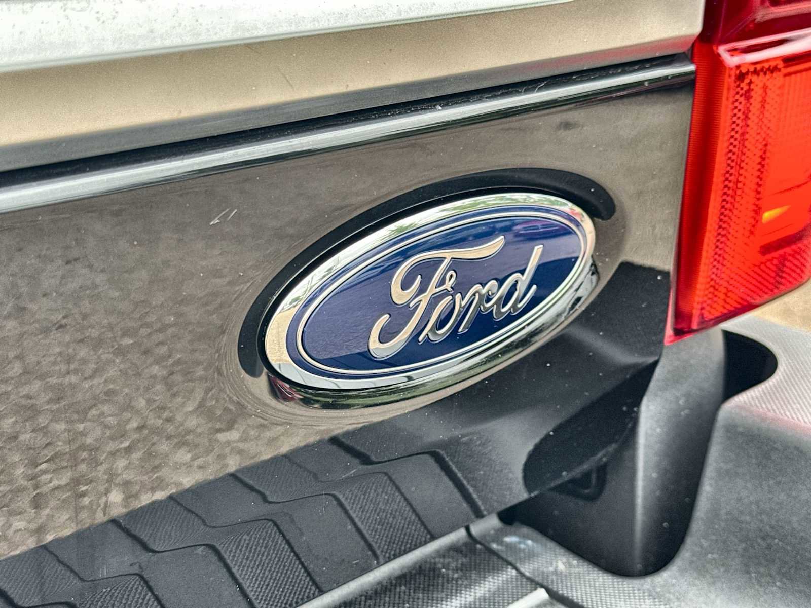 Used 2022 Ford F350 Limited w/ FX4 Off-Road Package AWD/4WD image 16
