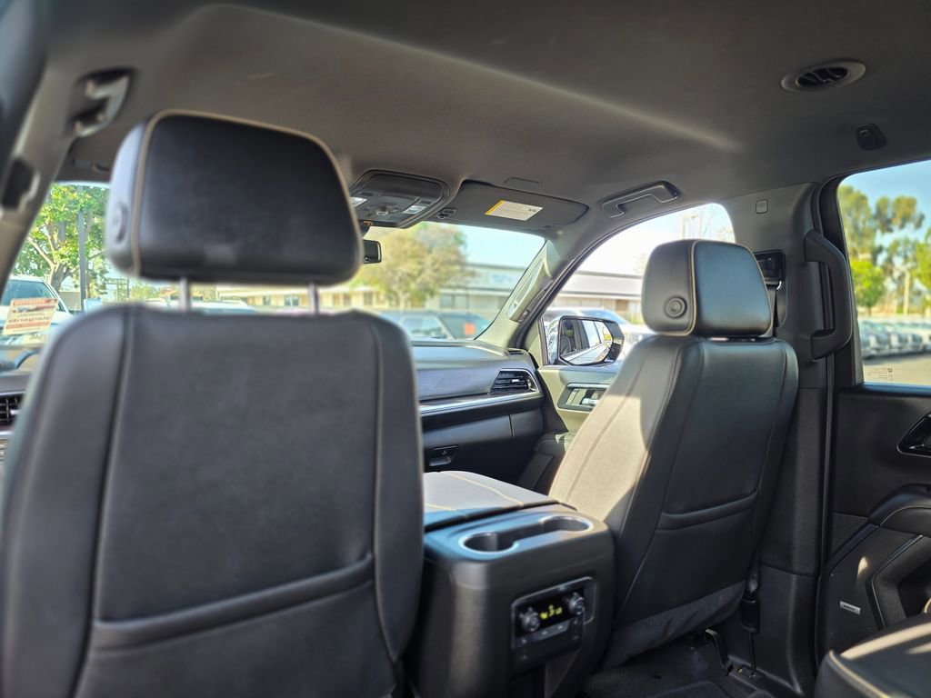 Used 2025 Chevrolet Suburban Premier image 17