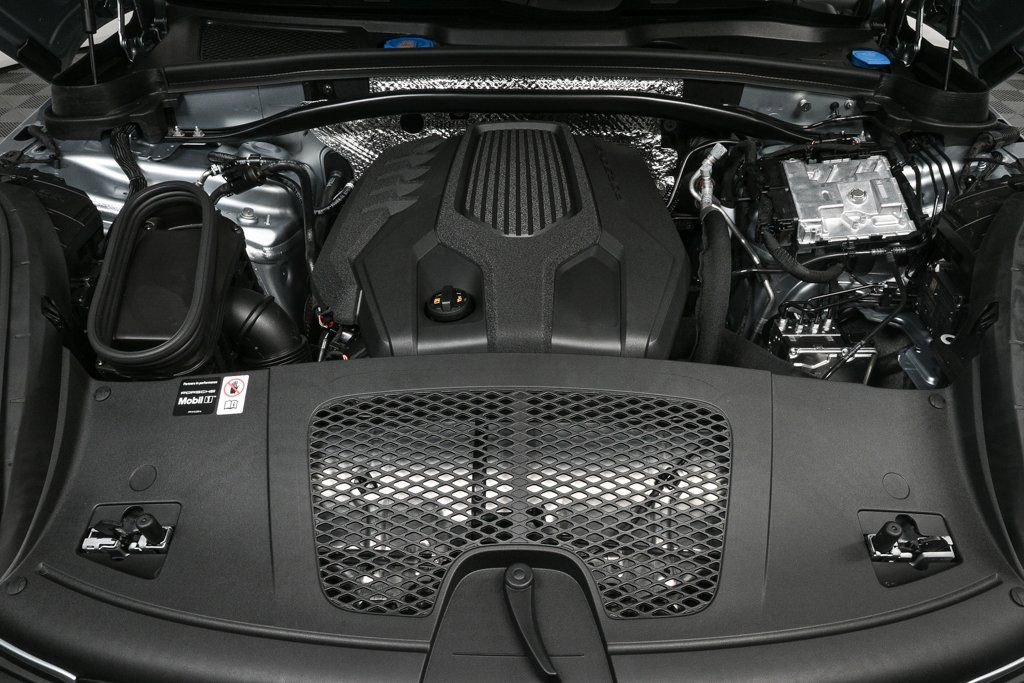 Certified 2025 Porsche Macan image 34