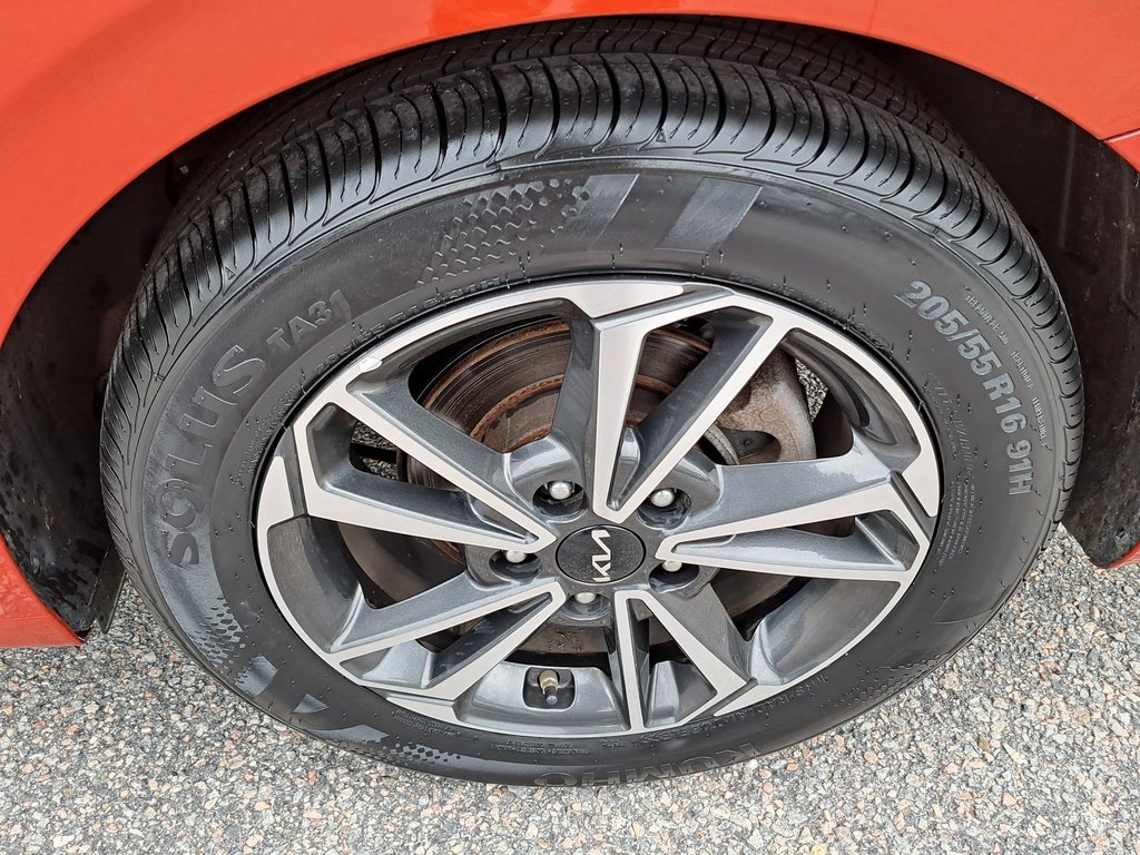 Used 2023 Kia Forte LXS image 28