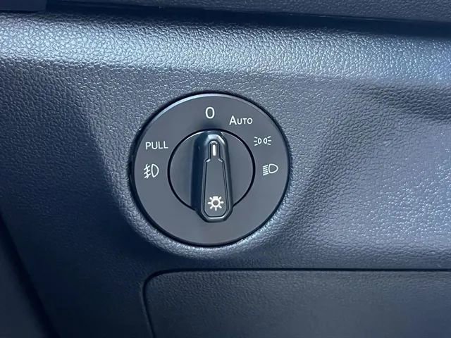 Used 2020 Volkswagen Jetta R-Line w/ R-Line Cold Weather Package FWD image 36