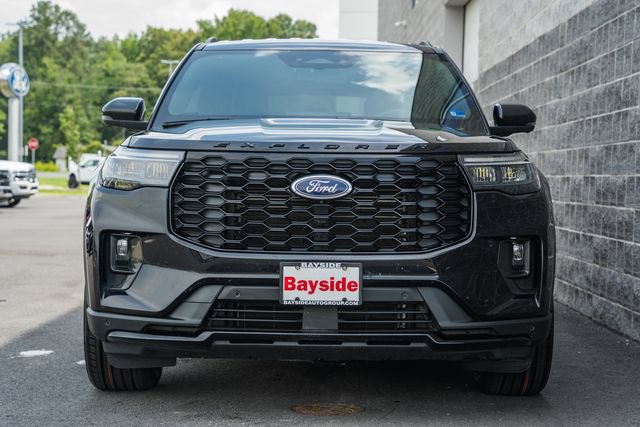 Used 2025 Ford Explorer ST-Line w/ ST-Line Street Pack AWD/4WD image 3