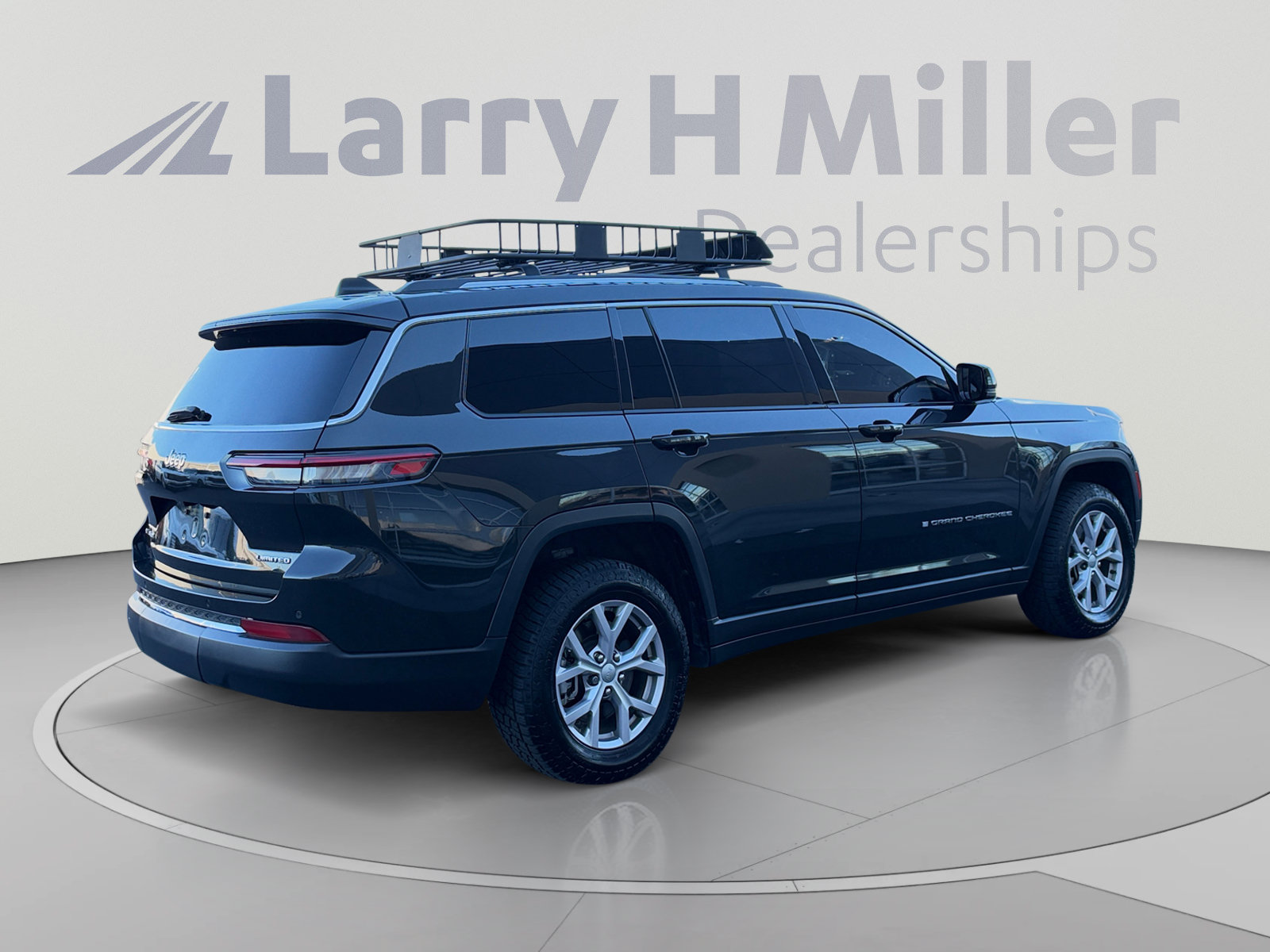 Used 2022 Jeep Grand Cherokee L Limited AWD/4WD image 5