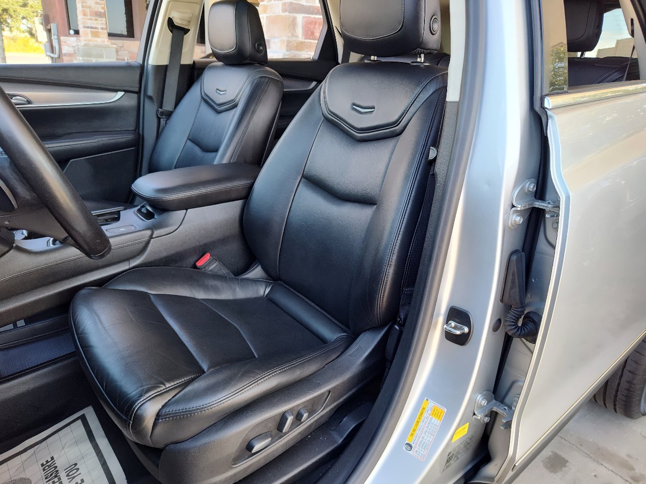 Used 2018 Cadillac XT5 Luxury w/ Driver Awareness Package image 18