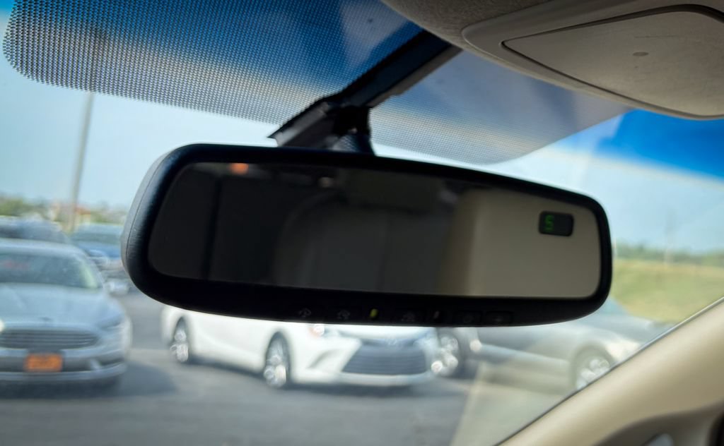 Used 2014 Toyota Sienna XLE FWD image 20