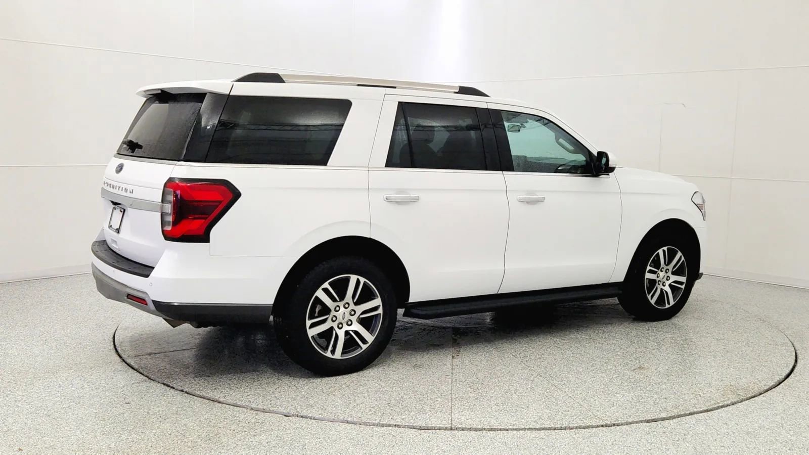 Used 2024 Ford Expedition Limited image 7