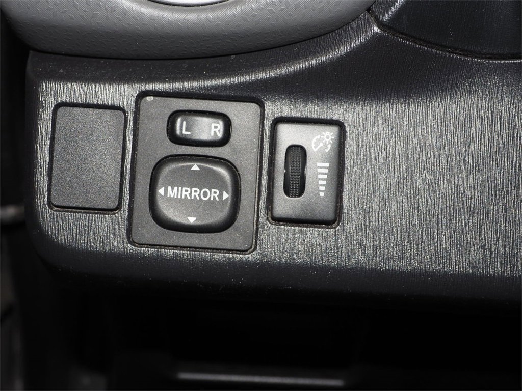 Used 2012 Toyota Yaris SE image 20