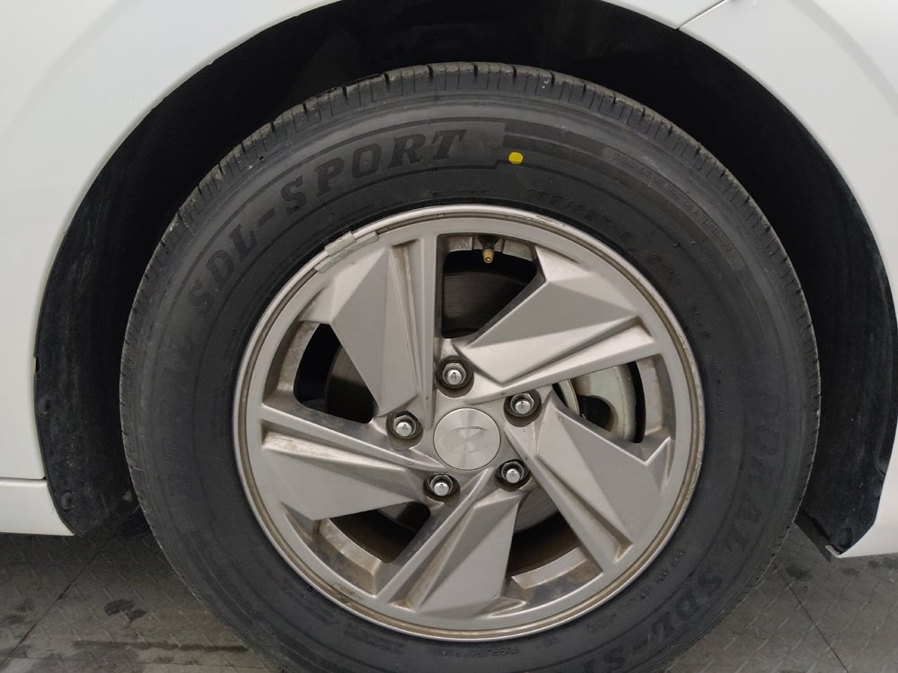 Used 2025 Hyundai Elantra SE image 31