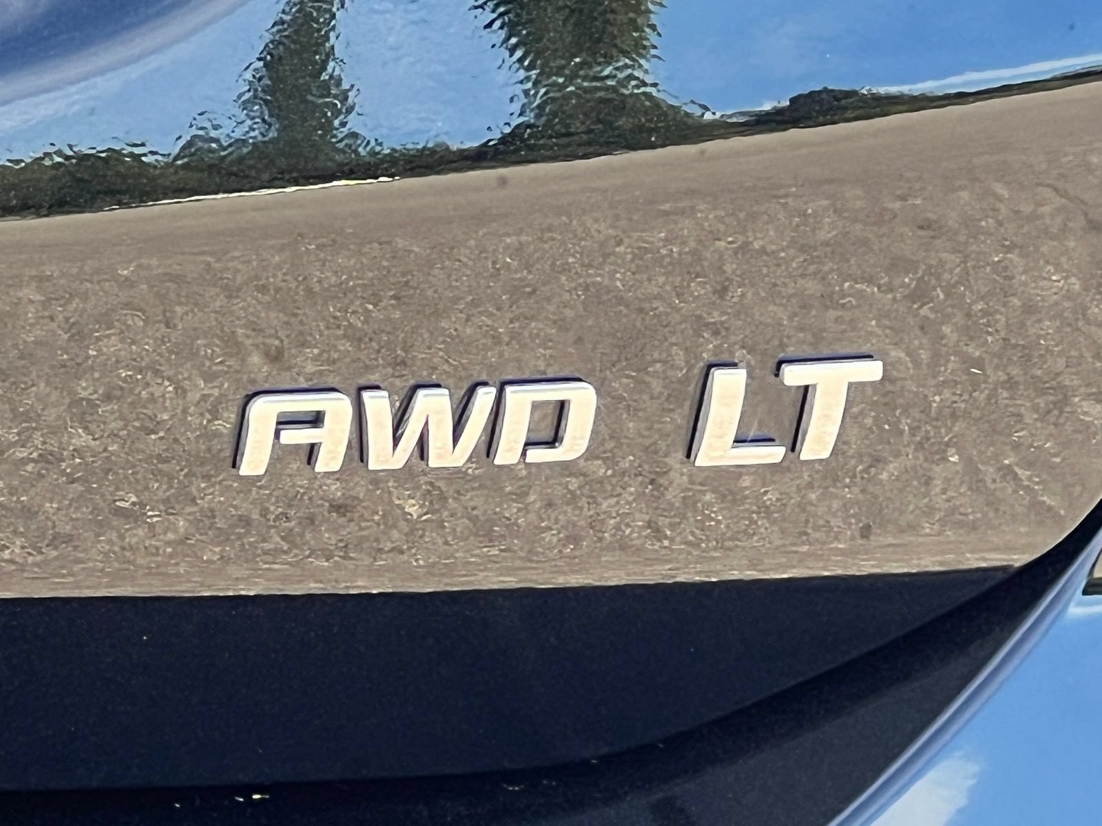 Used 2024 Chevrolet Equinox LT AWD/4WD image 2