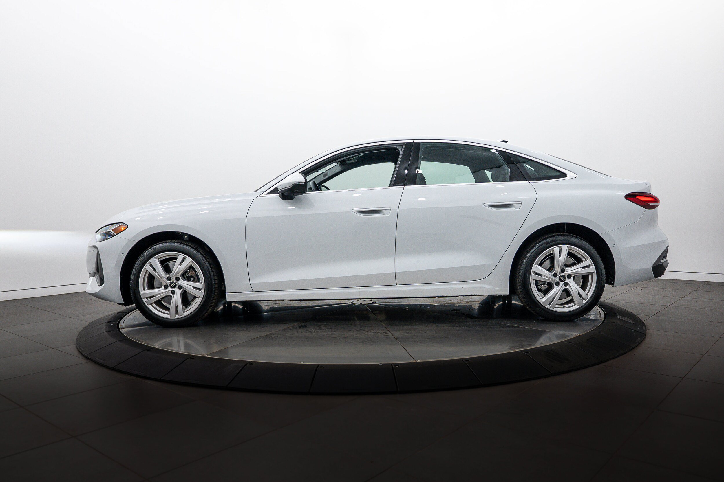 Used 2025 Audi A5 2.0T Premium Plus w/ Premium Plus AWD/4WD image 6