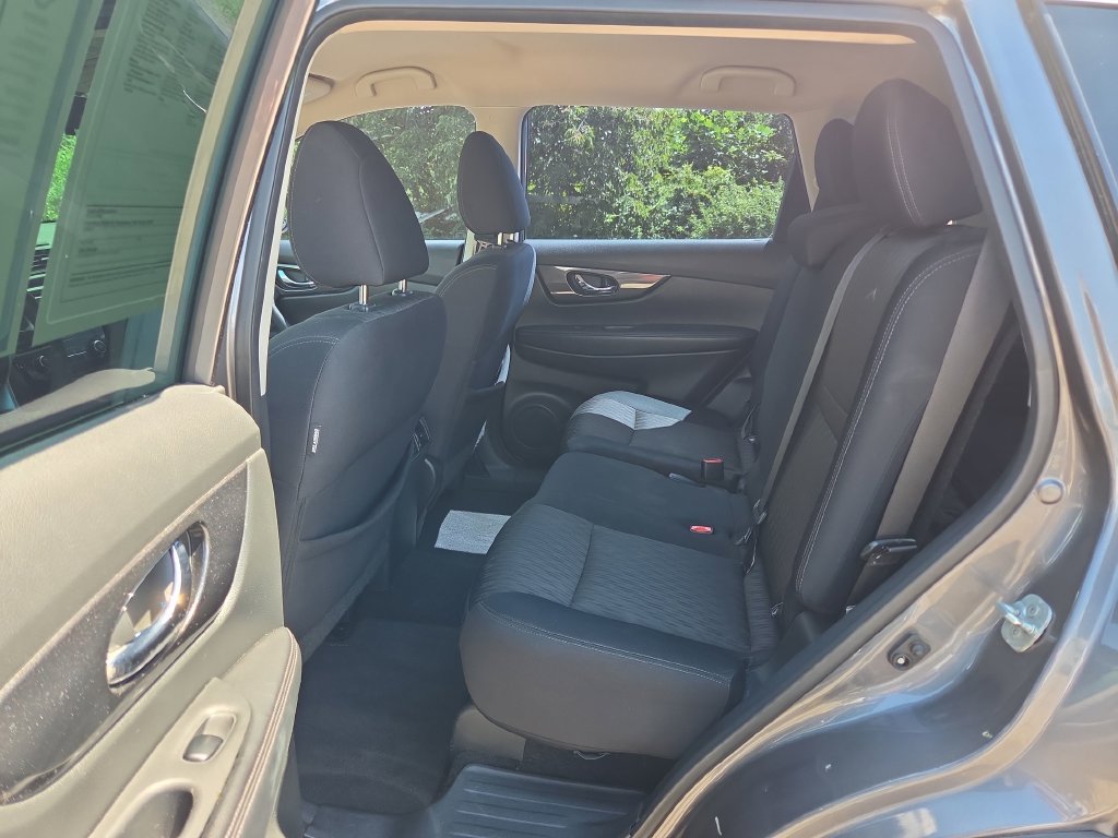 Used 2017 Nissan Rogue S FWD image 17