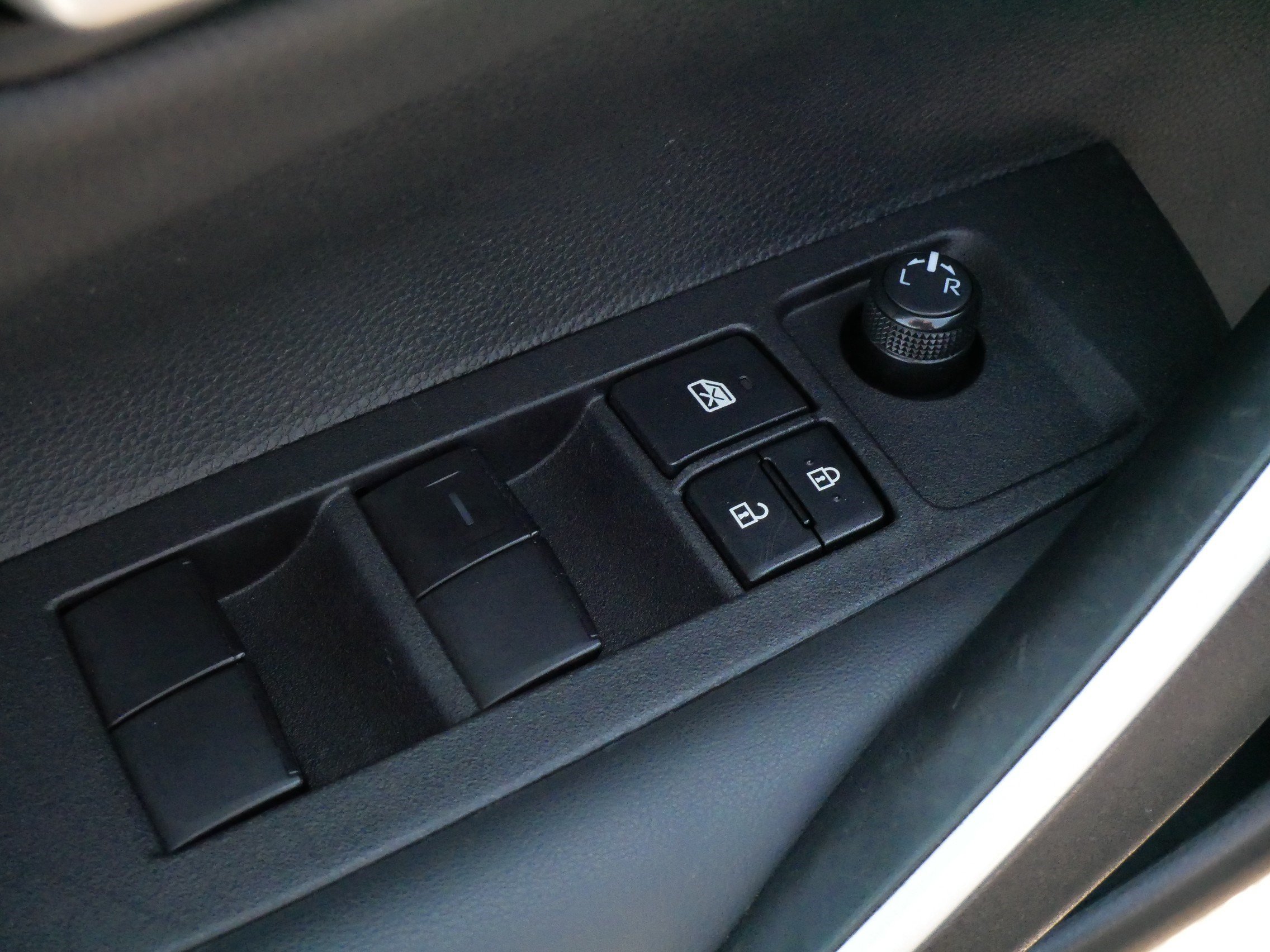 Certified 2025 Toyota Corolla SE FWD image 19