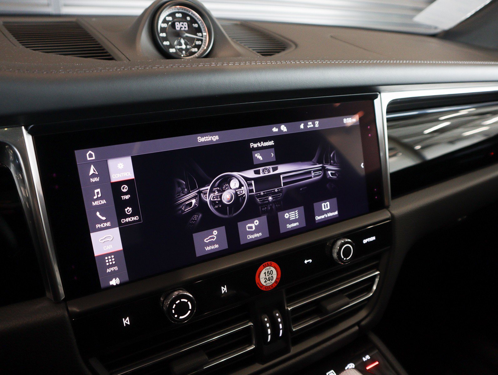 Certified 2026 Porsche Macan AWD/4WD image 18
