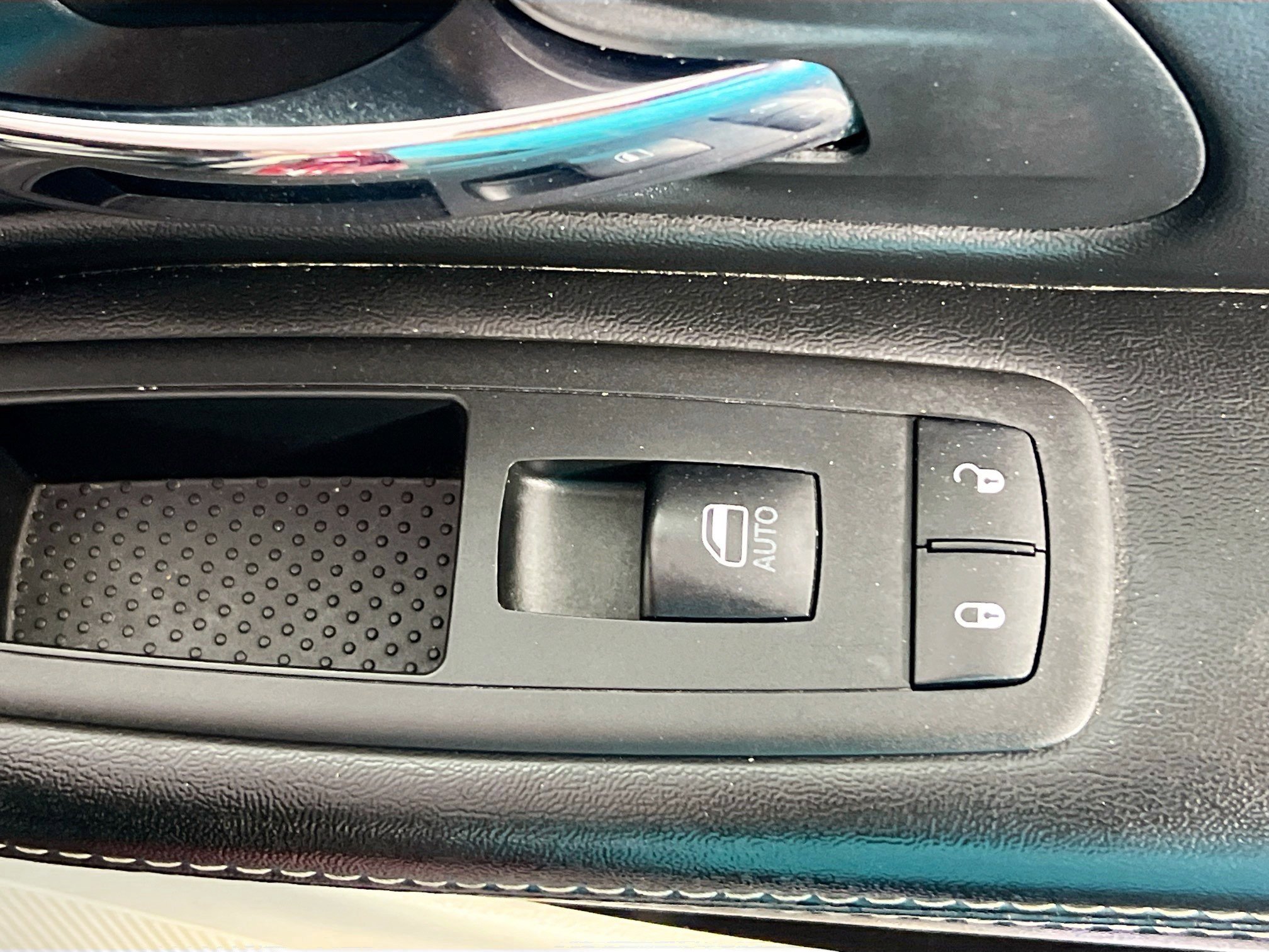 Used 2018 Dodge Grand Caravan SXT FWD image 31