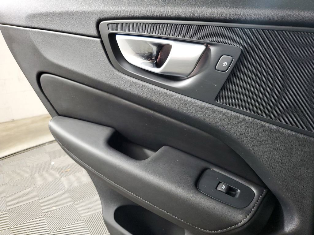 Used 2024 Volvo XC60 B5 Plus w/ Protection Package Premier AWD/4WD image 18