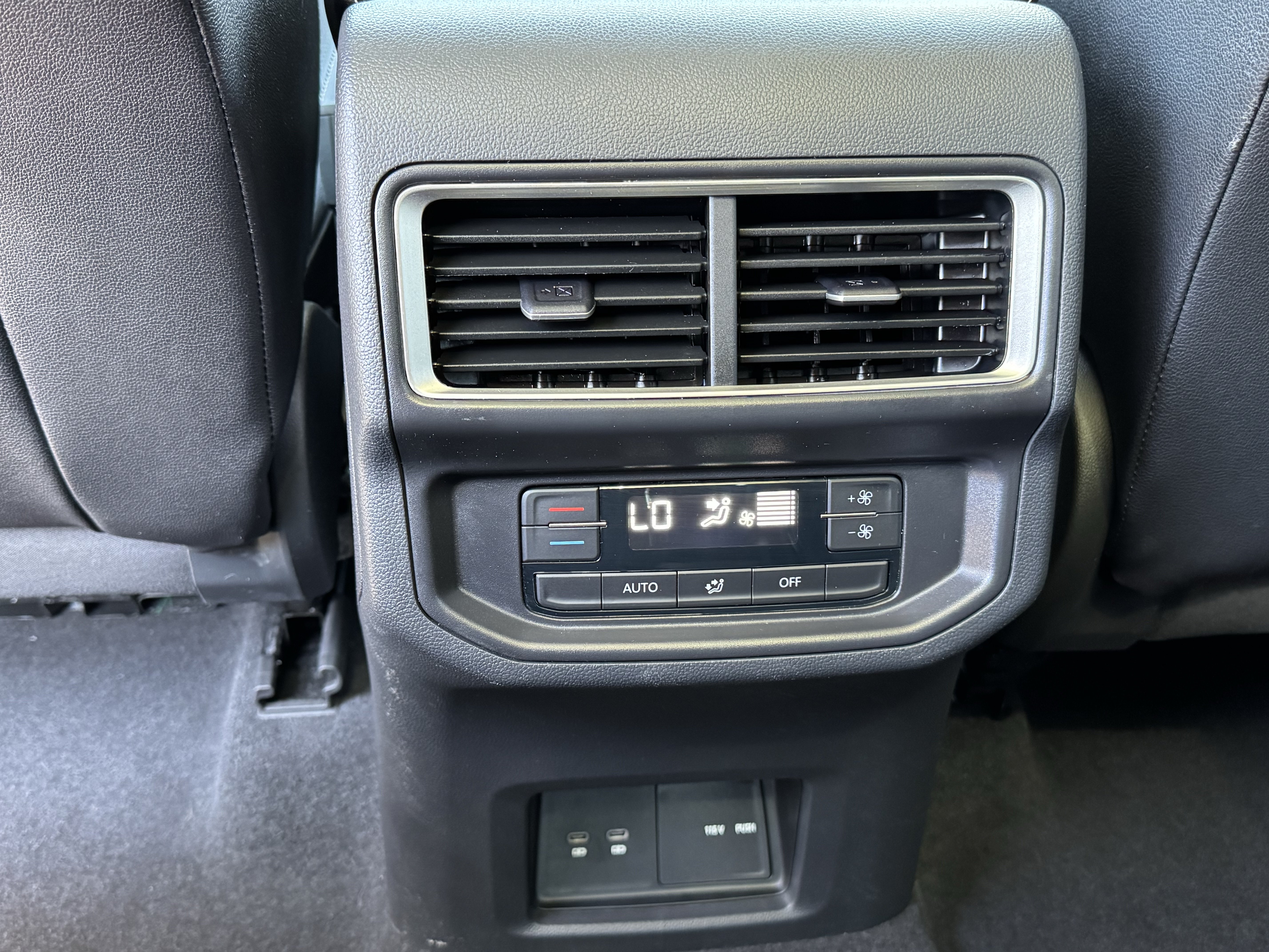 Used 2026 Volkswagen Atlas SE FWD image 30