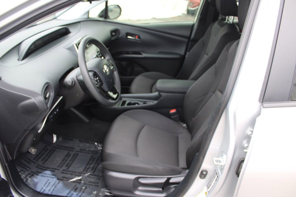 Used 2020 Toyota Prius LE image 16